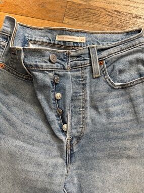 Classic Light Blue Woman’s Straight Jeans sz 25 (I usually wear 26)